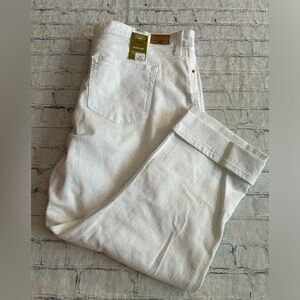 SIGNATURE BY LEVI STRAUSS 
GOLD WHITE MID RISE CAPRI WOMAN PANTS SIZE 20/W35